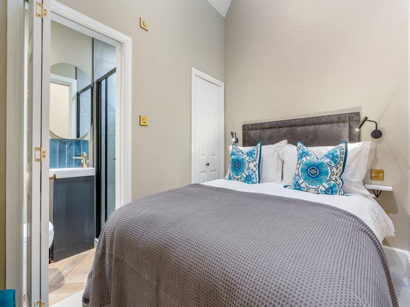 Double bedroom with en-suite  | Old Bank House, Barnard Castle