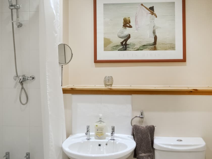 Bathroom | Penthouse RiverView Apartment, Inverness