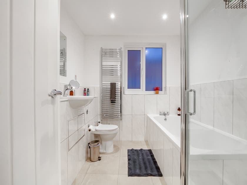 Bathroom | Dragon Pad - Snapdragon - Dragon Pad, Tunbridge Wells