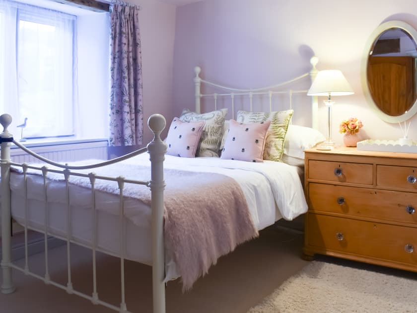 Cosy bedroom with 3/4 double bed | Tophams Laithe, Conistone with Kilnsey, Grassington