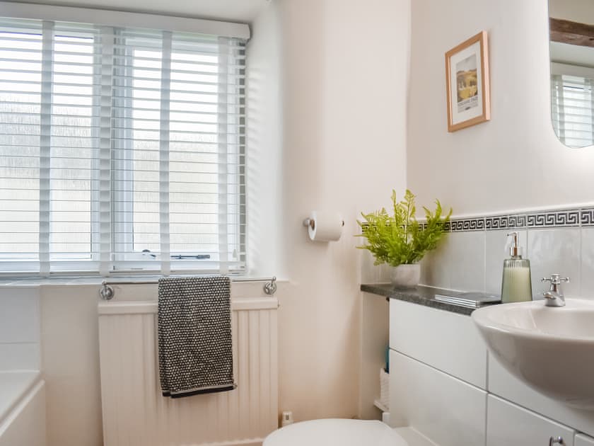 Bathroom with shower over bath | Tophams Laithe, Conistone with Kilnsey, Grassington