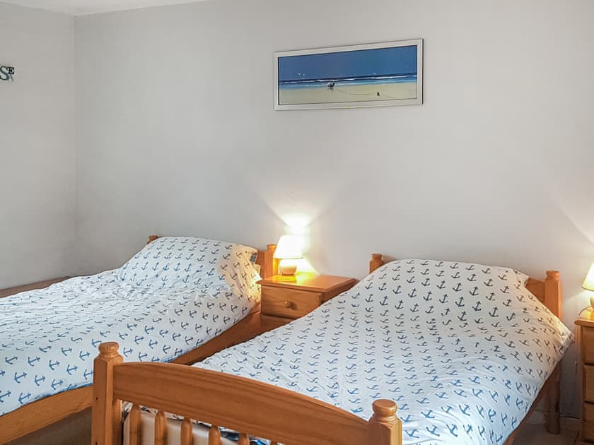 Twin bedroom | Hen Ysgol, Llanfaethlu, Anglesey