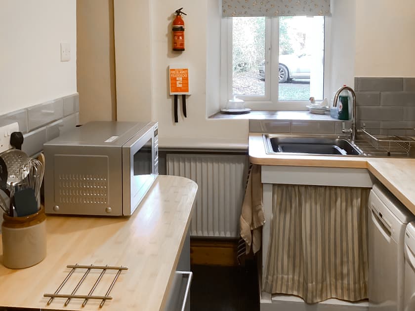 Kitchen | Honeysuckle Cottage - Capel Bethesda, Aberllefenni, near Machynlleth