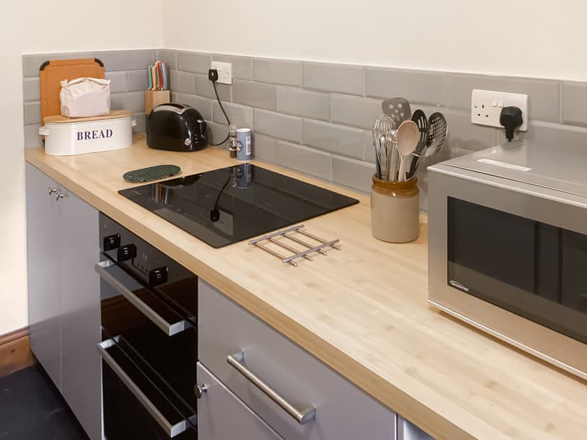 Kitchen | Honeysuckle Cottage - Capel Bethesda, Aberllefenni, near Machynlleth