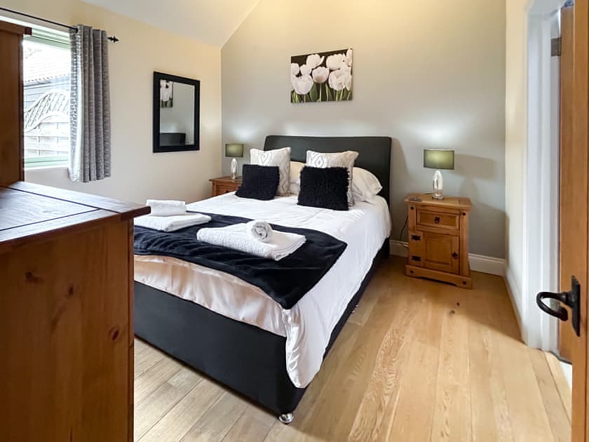 King size bedroom  | Badger’s Retreat - Manor Farm Barns, Witton, near Happisburgh