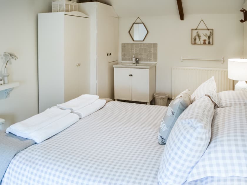 Double bedroom | Middles Cottage, East Woodburn