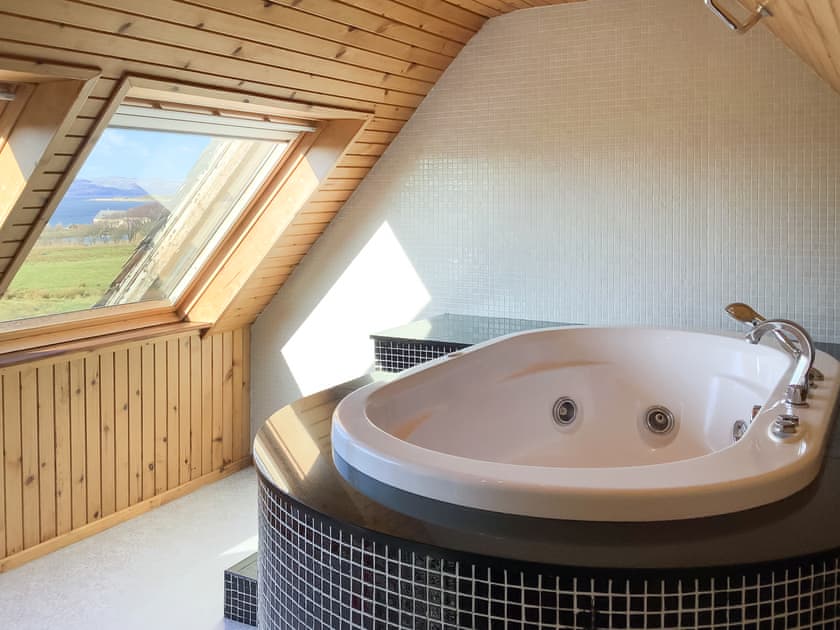 Raised Jacuzzi Bath | The Shieling, Kilpatrick, Isle of Arran