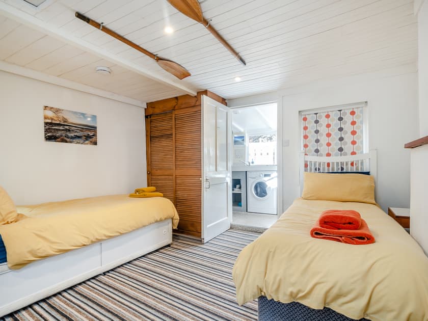 Twin bedroom | Apostles Back House - Apostle Cottages, Lochranza