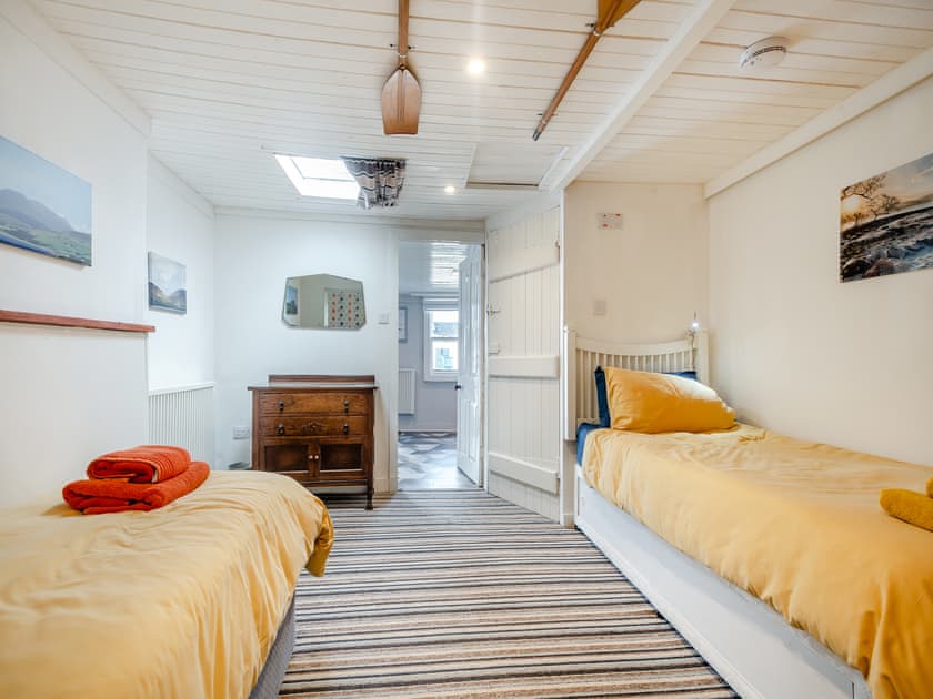 Twin bedroom | Apostles Back House - Apostle Cottages, Lochranza