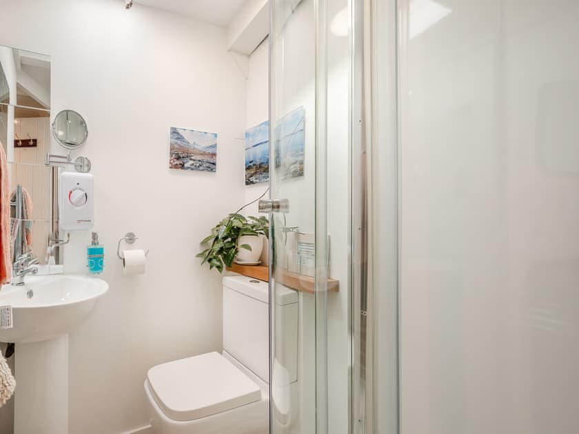 Bathroom | Apostles Back House - Apostle Cottages, Lochranza