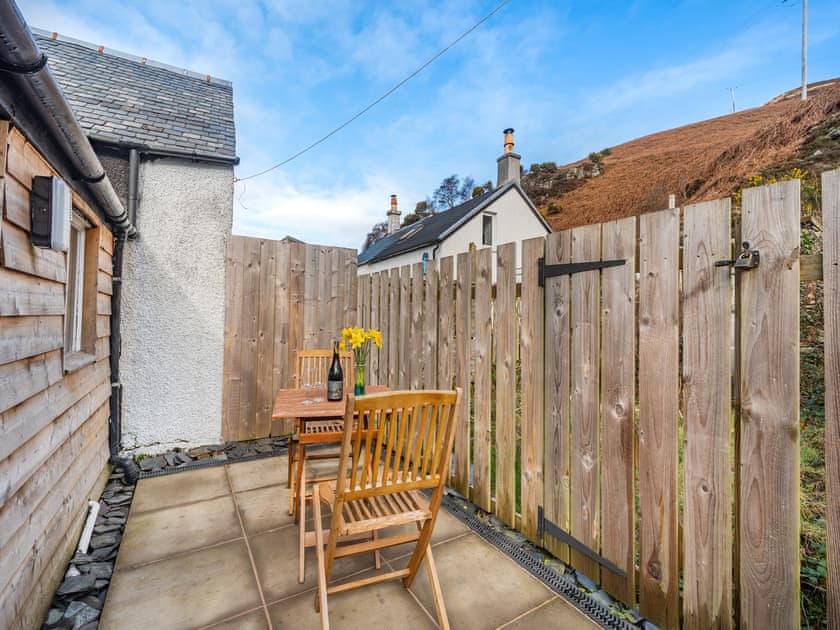 Sitting-out-area | Apostles Back House - Apostle Cottages, Lochranza