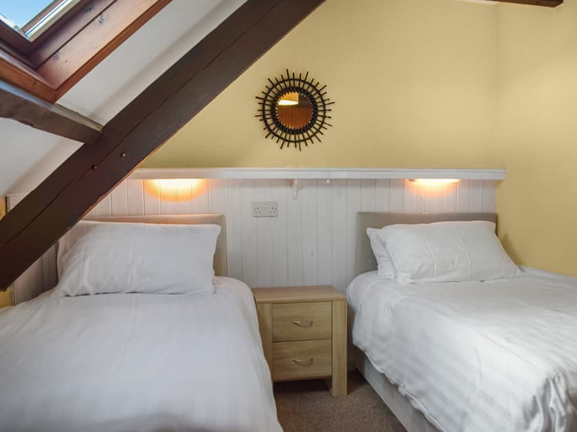 Twin bedroom | Neptunes Nest, Broad Haven