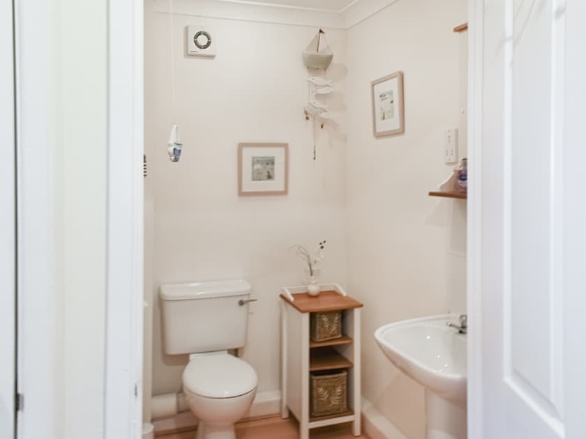 Bathroom | Chy Morvoren, Falmouth
