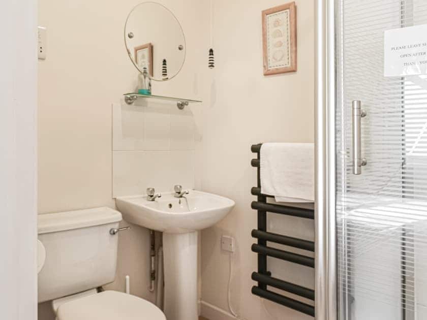 Bathroom | Chy Morvoren, Falmouth