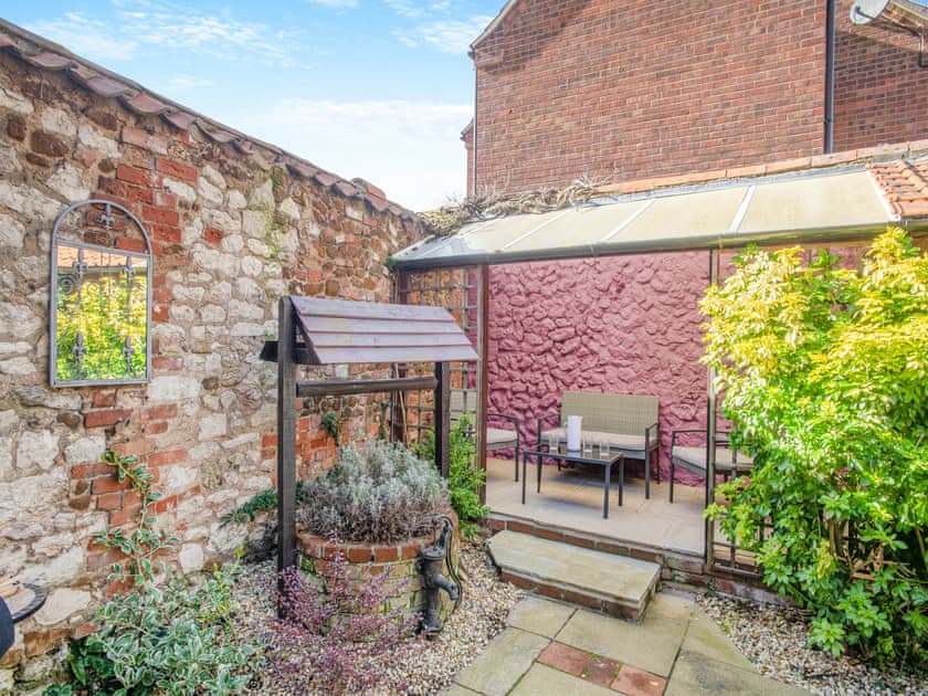 Sitting-out-area | Lavender Cottage, Heacham