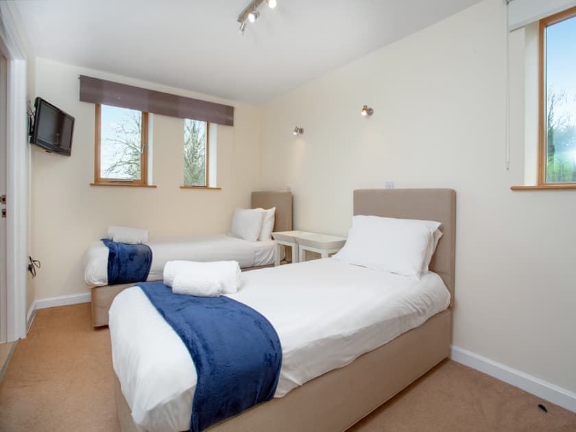 Twin bedroom | Golf Club Lodges- Curlew - Golf Club Lodges, Blackawton, near Totnes