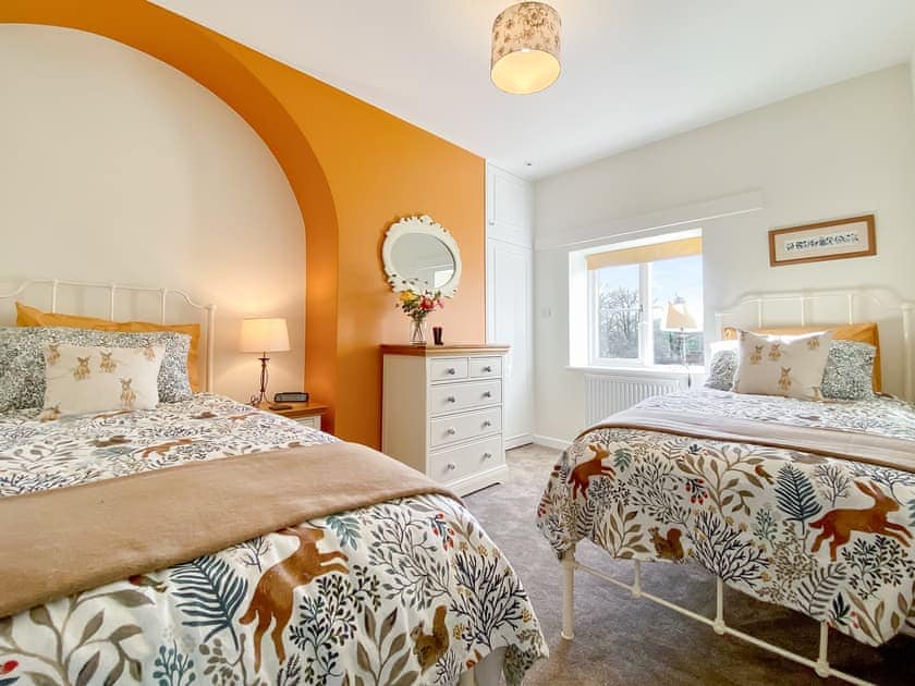 Twin bedroom | Middle Farm Cottage, Winterbourne Monkton, Nr Marlborough