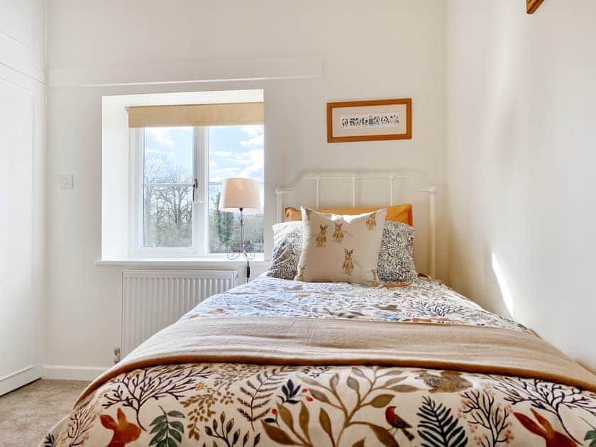 Twin bedroom | Middle Farm Cottage, Winterbourne Monkton, Nr Marlborough