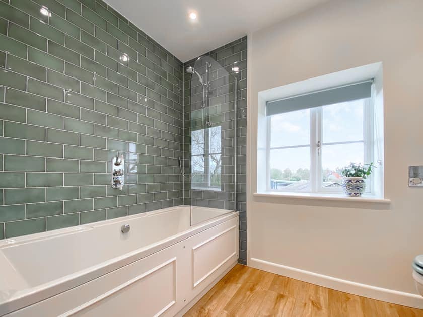 Bathroom | Middle Farm Cottage, Winterbourne Monkton, Nr Marlborough