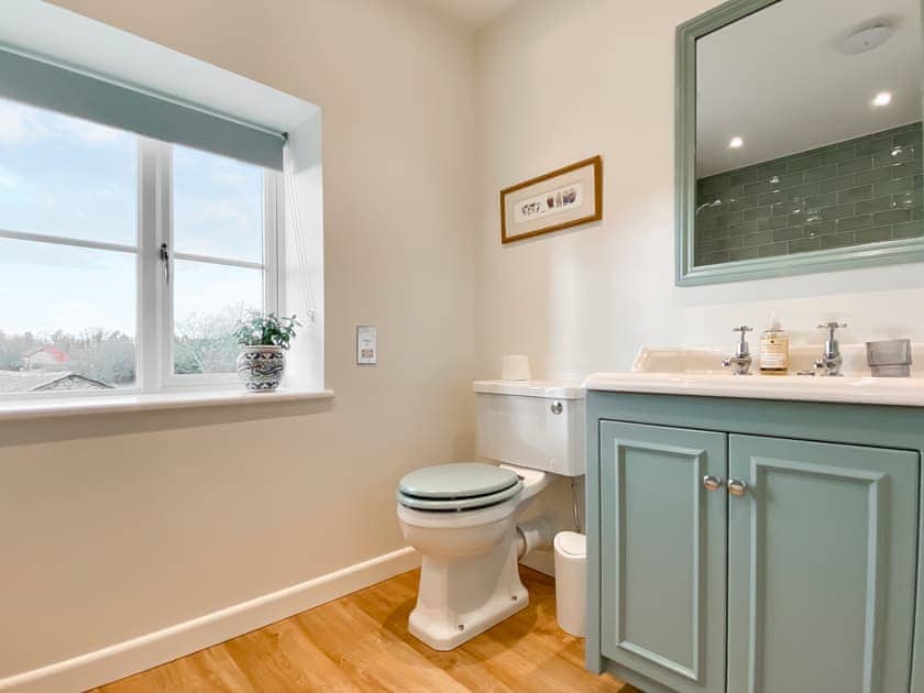 Bathroom | Middle Farm Cottage, Winterbourne Monkton, Nr Marlborough