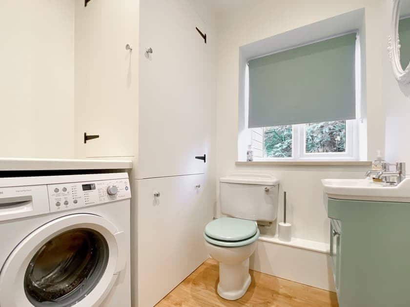Bathroom | Middle Farm Cottage, Winterbourne Monkton, Nr Marlborough
