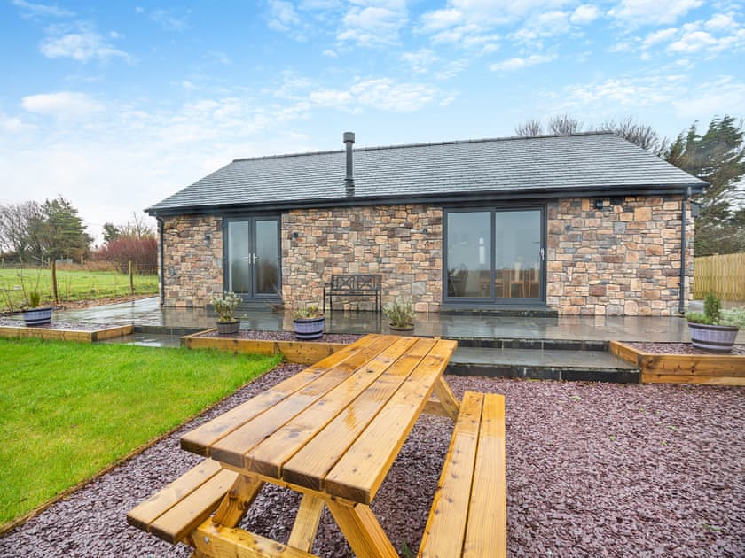 Sitting-out-area | Hedd Wen, Nebo nr Caernarfon
