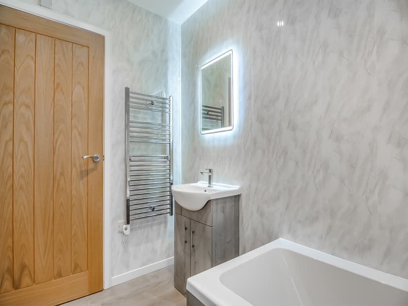 Bathroom | Hedd Wen, Nebo nr Caernarfon
