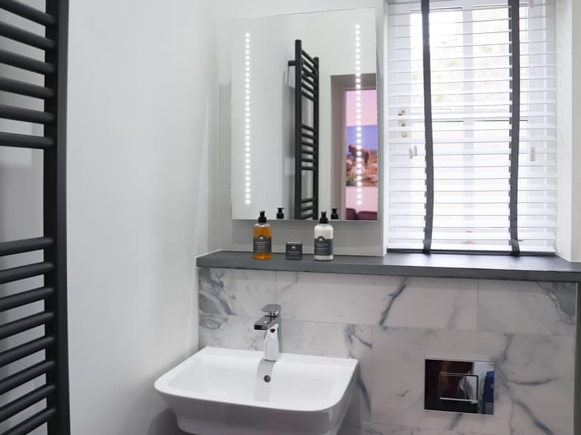 Bathroom | Bwthyn y Celyn, Conwy Town