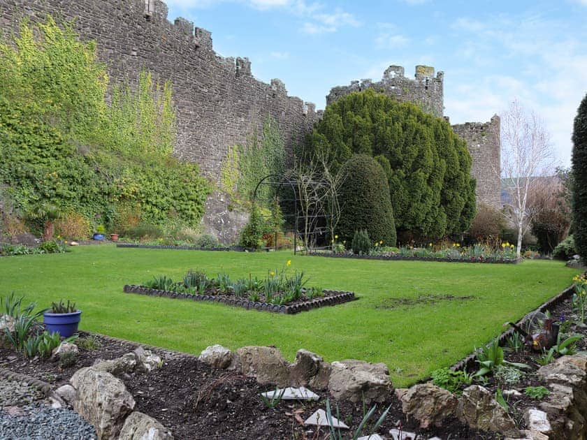 Surrounding area | Bwthyn y Celyn, Conwy Town