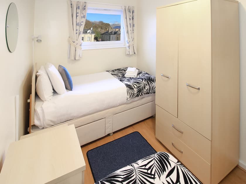 Twin bedroom | Rivers Edge Penthouse, Porthmadog