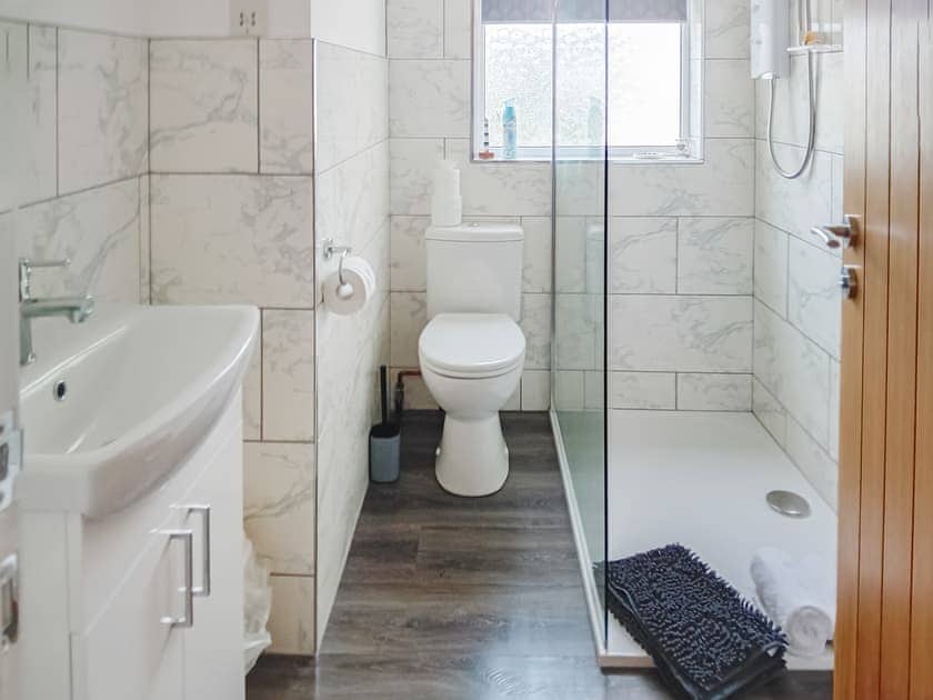 Generous sized bathroom | Bosorne, Penzance