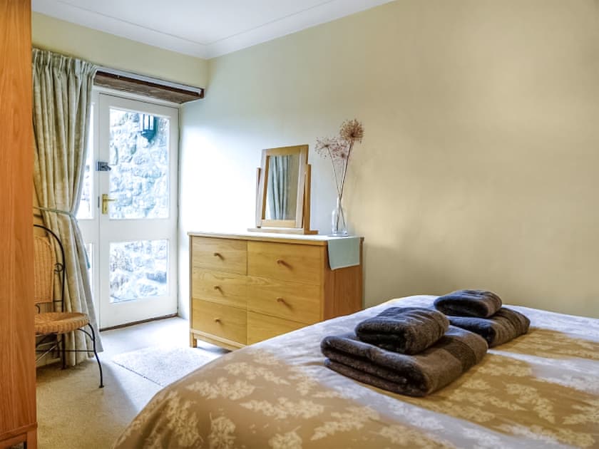 Dressing area of double bedroom | The Tallet - Mennabroom Farm Cottages, Warleggan, near Bodmin