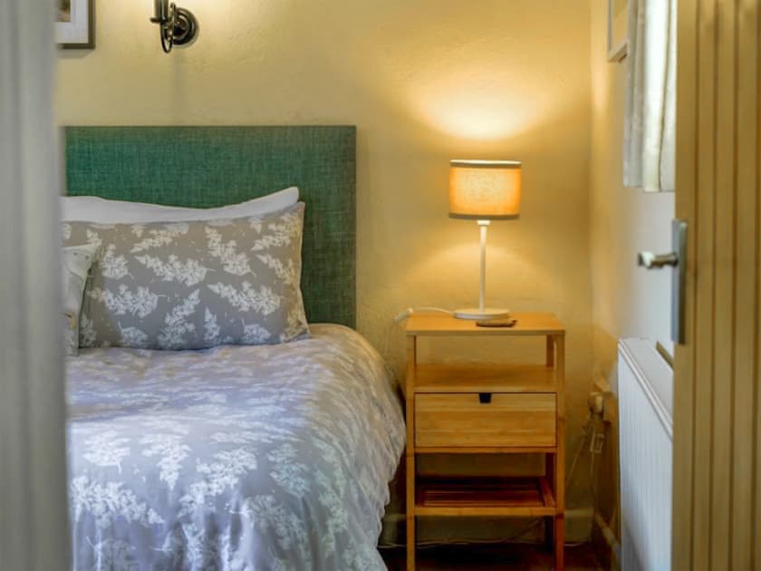 Light and airy double bedroom | The Byre - Mennabroom Farm Cottages, Warleggan, near Bodmin