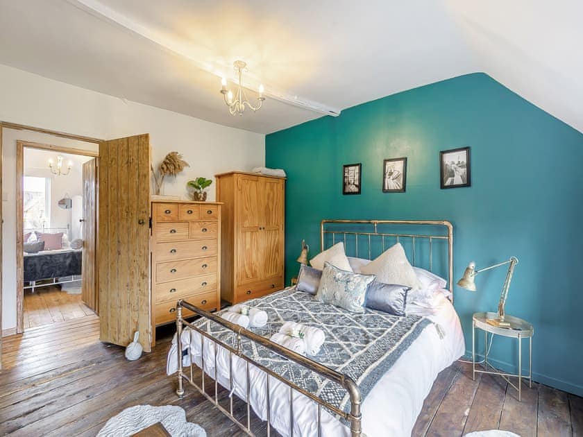 Double bedroom | Crompton Cottage, Bretforton, near Evesham