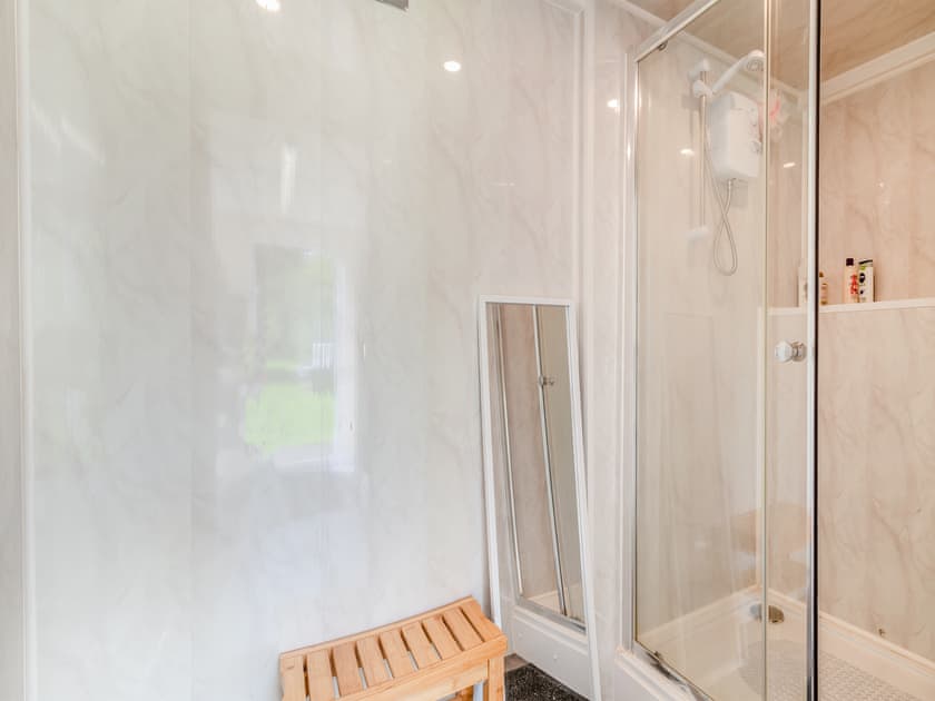 Shower room | Shadi - Hengenin Holidays, Llandyfan, Ammanford