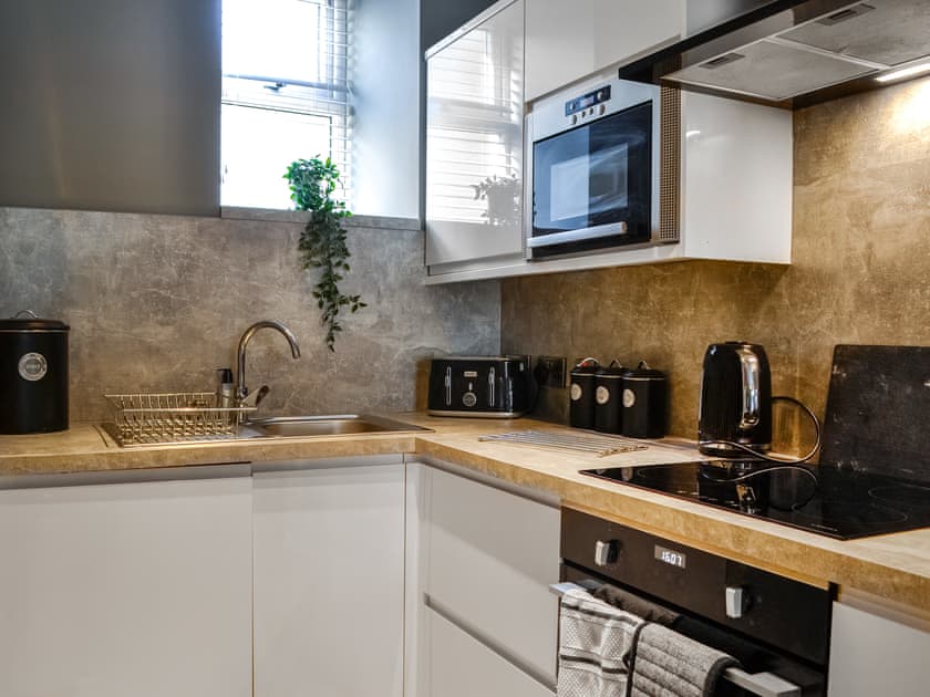 Kitchen | Doodles Holiday Home, Eyemouth