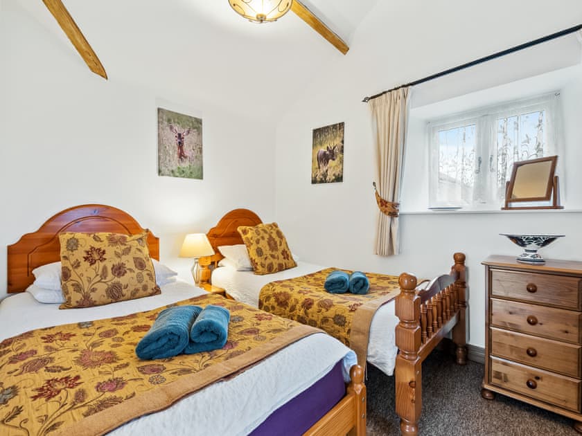 Twin bedroom | The Barn - Midknowle Farm Cottages, South Barrow, near Yeovil