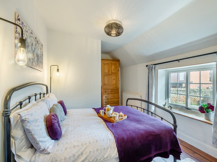Double bedroom | Lavender Cottage, Heacham