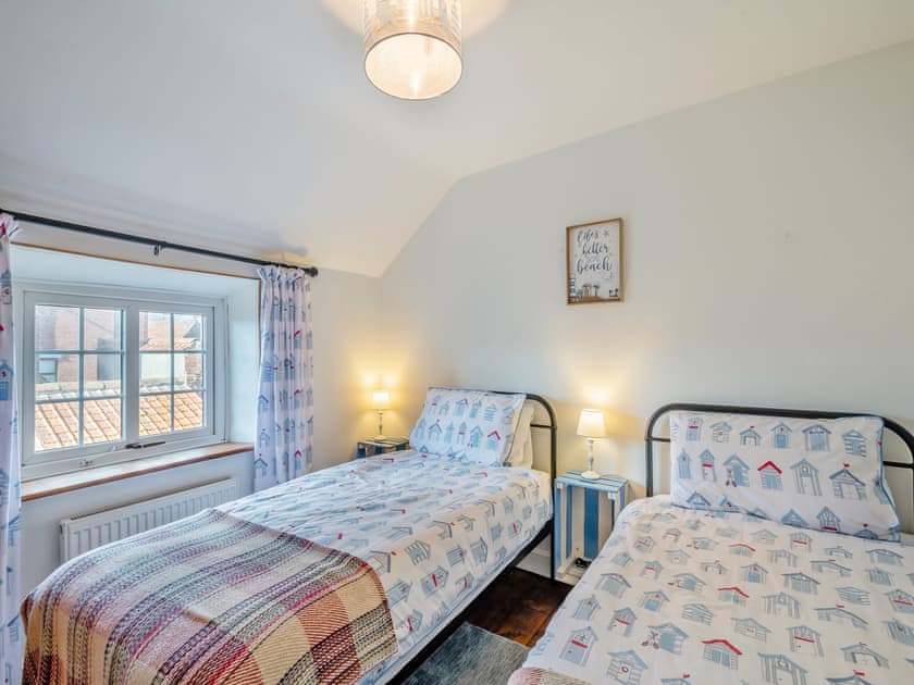 Twin bedroom | Lavender Cottage, Heacham