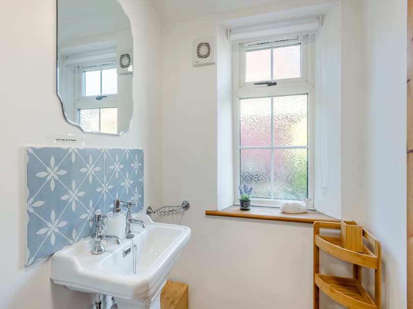 Bathroom | Lavender Cottage, Heacham