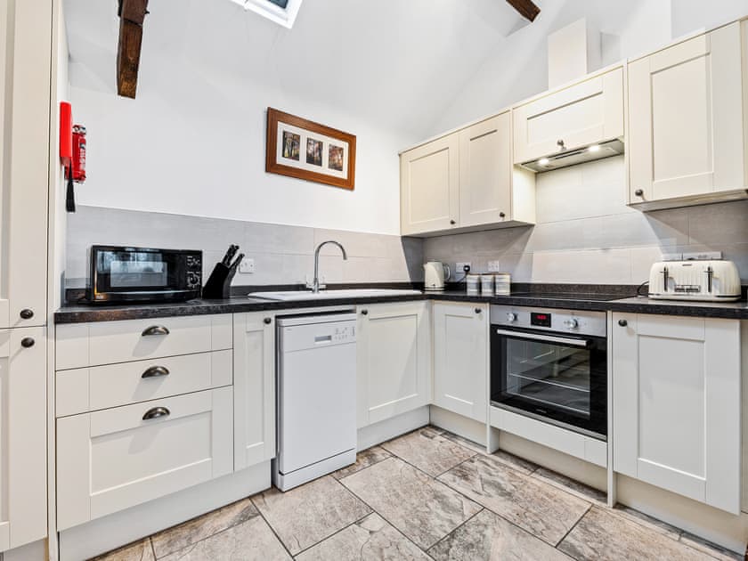 Spacious kitchen | The Snug - Midknowle Farm Cottages, South Barrow, near Yeovil 