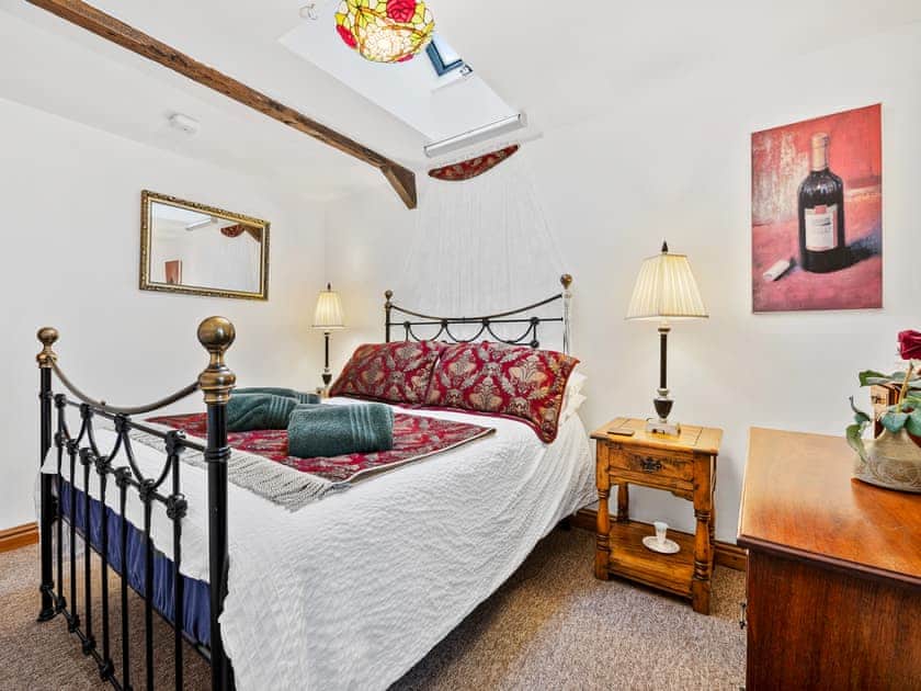 Charming double bedroom | The Snug - Midknowle Farm Cottages, South Barrow, near Yeovil 