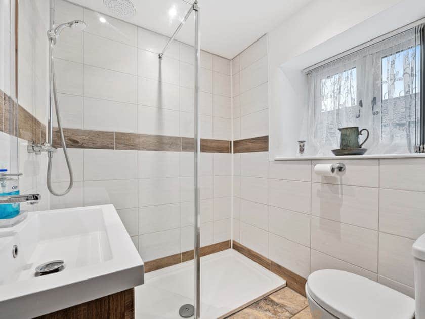 Shower room | The Snug - Midknowle Farm Cottages, South Barrow, near Yeovil 