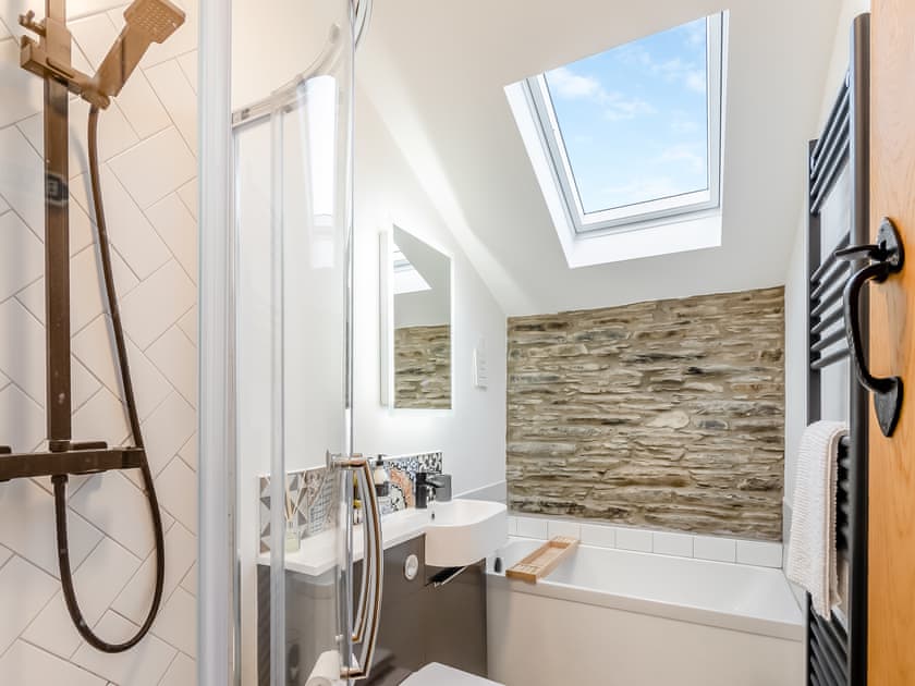 Bathroom | Ty Rhiw, Cilgerran