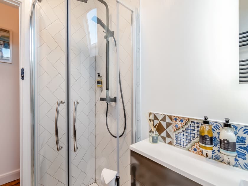 Bathroom | Ty Rhiw, Cilgerran