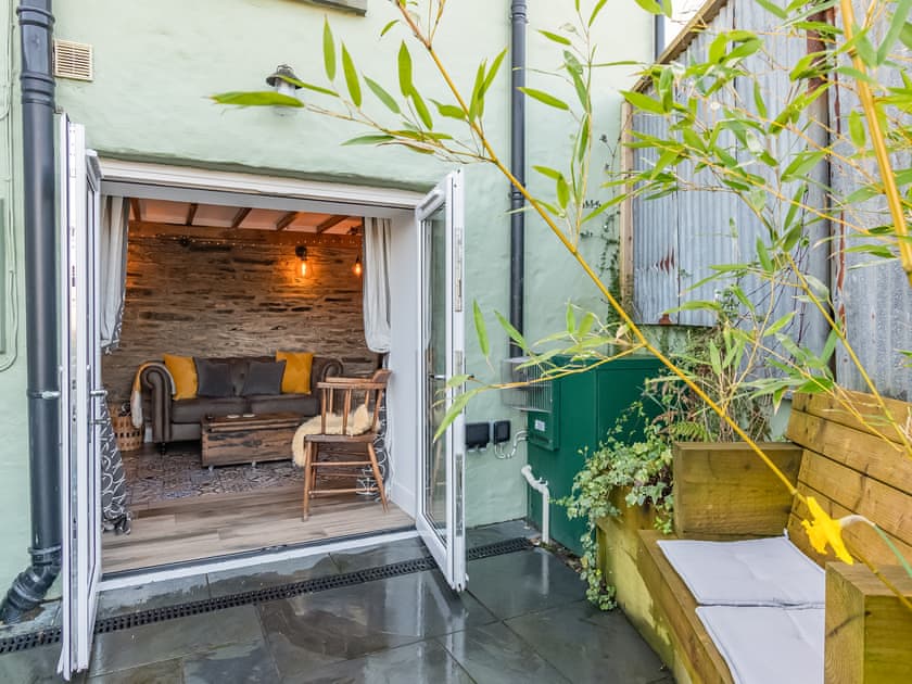 Patio | Ty Rhiw, Cilgerran