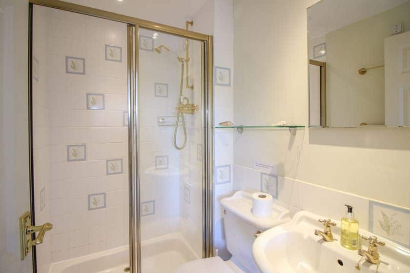 Bathroom | Rose da Mar, St. Just In Roseland