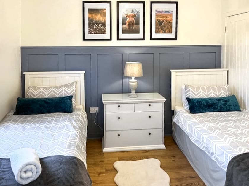Twin bedroom | Harperfield Chalet, Lanark