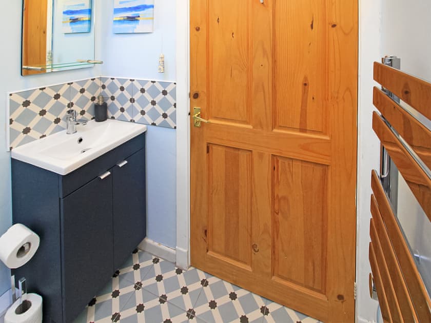 Bathroom | Riverbank Cottage, Beddgelert