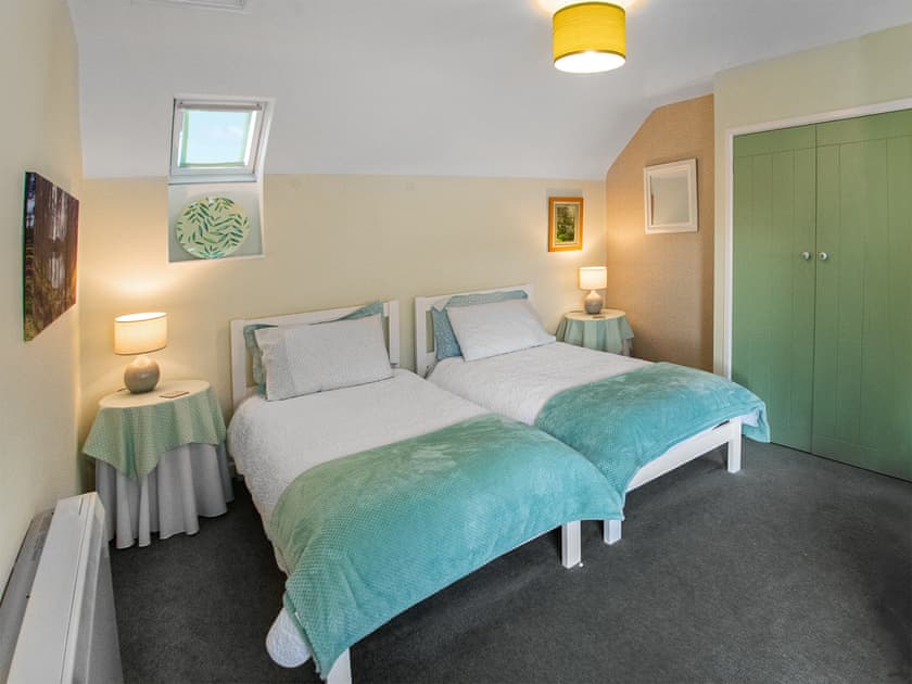 Twin bedroom | Cherry Tree Cottage - Spring Cottages, Cheddar